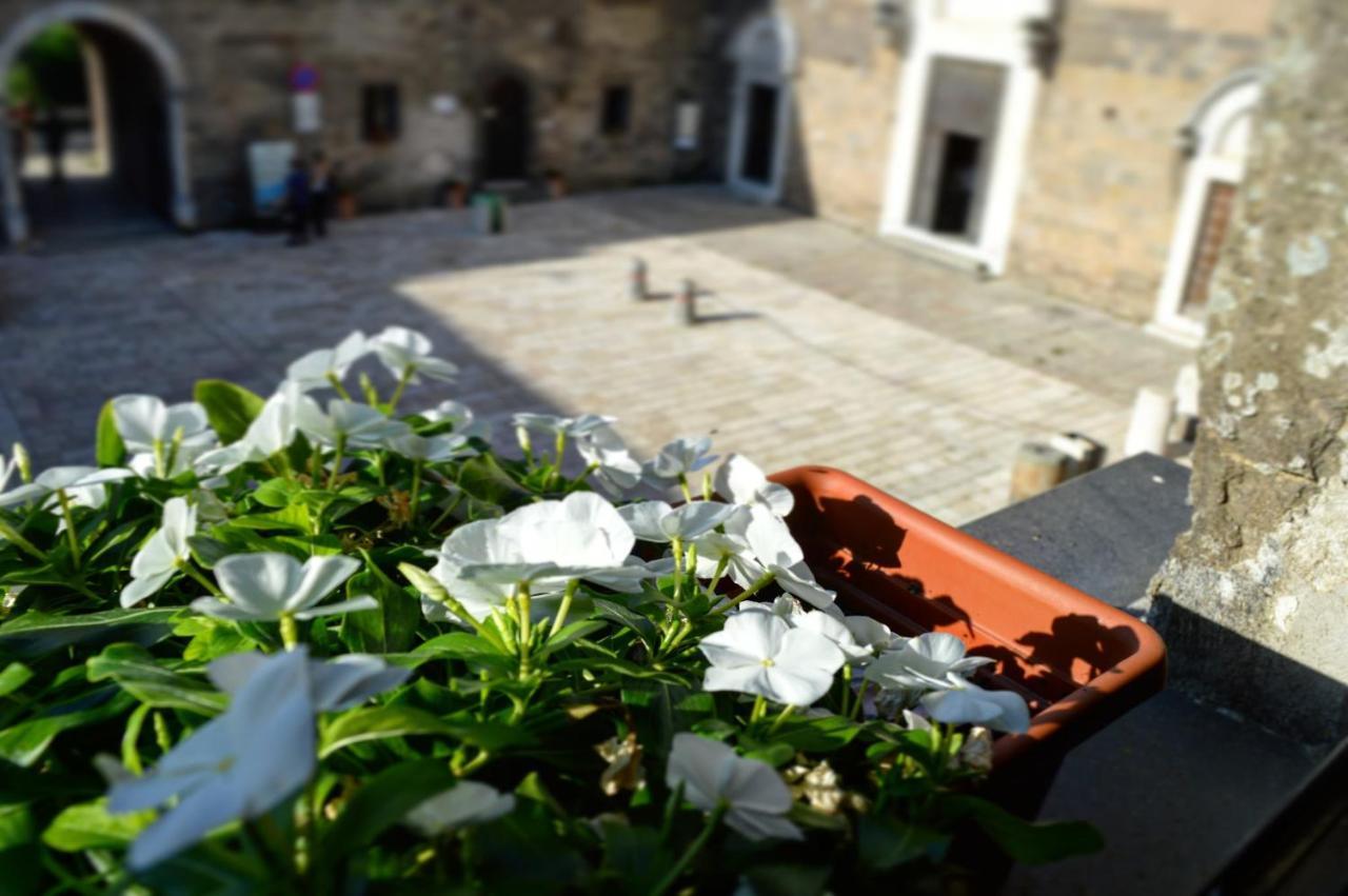 Boutique Hotel Palazzo Dei Vescovi Caserta Vecchia Exterior foto